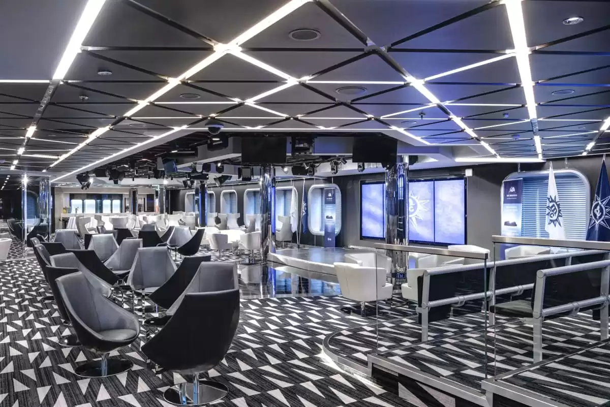 el  :  cabine 44