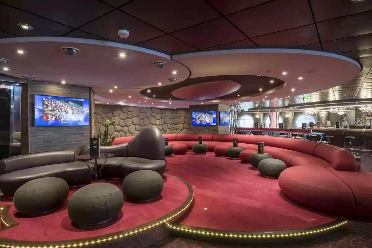 el  :  cabine 8