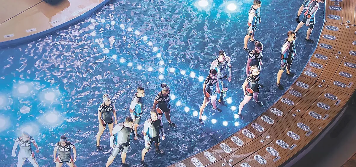 3- AQUATHEATER <br> ESPECTÁCULOS ACUÁTICOS DE ALTO NIVEL