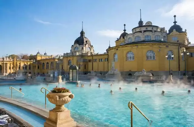 En los baños Széchenyi